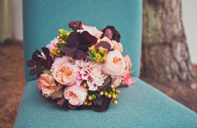 vintage-garden-inspired-wedding-bouquet-for-fall__full-carousel